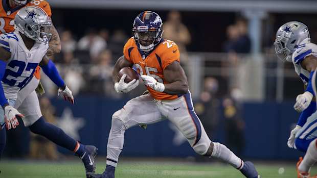 Denver Broncos RB Melvin Gordon running against Dallas Cowboys